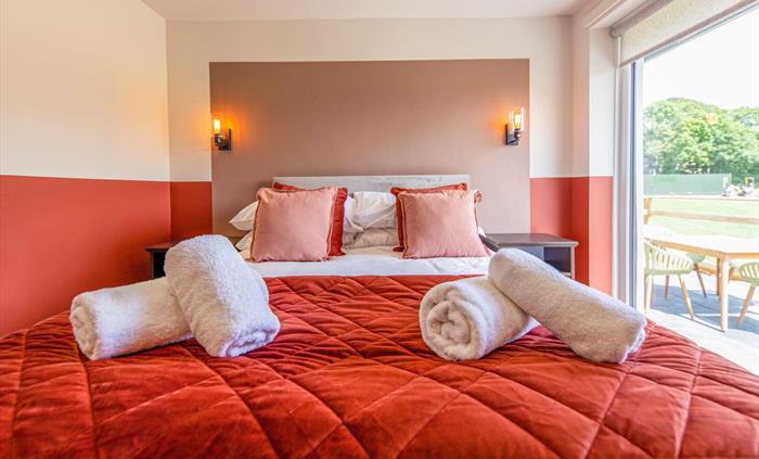 Double bed with towels, runner and pillows